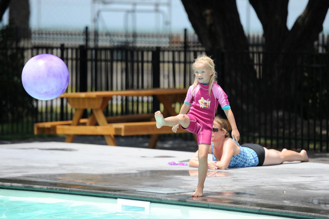 Waikanae Beach Top 10 Holiday Park Gisborne Exterior foto